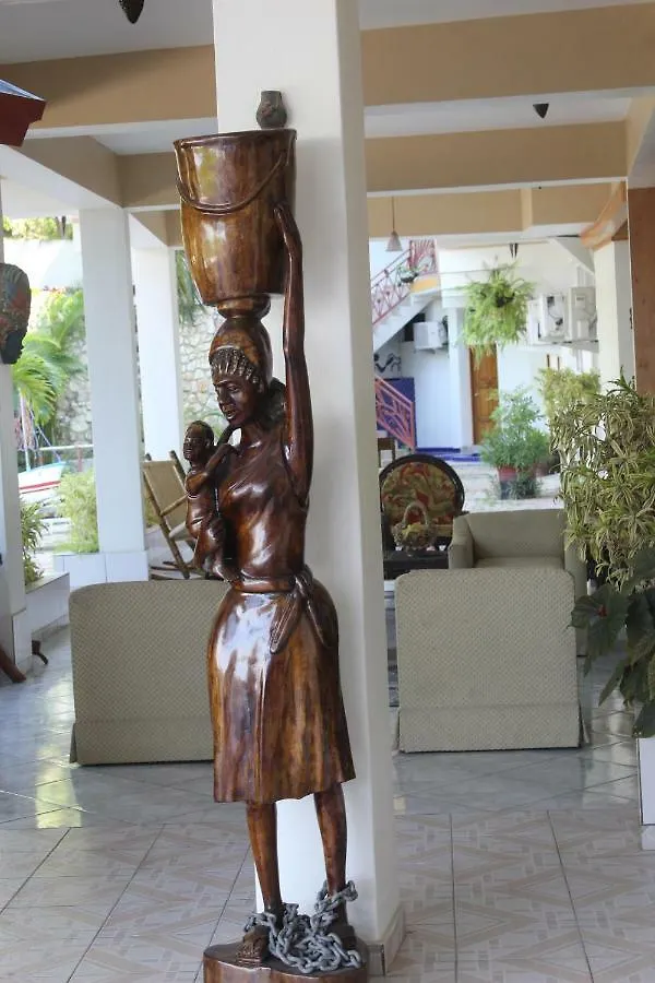 La Canovienne Hotel Petionville
