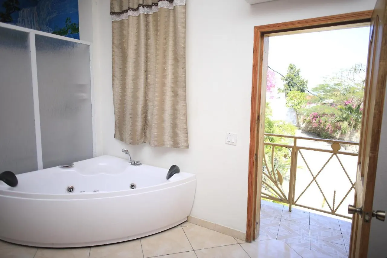 La Canovienne Hotel Petionville